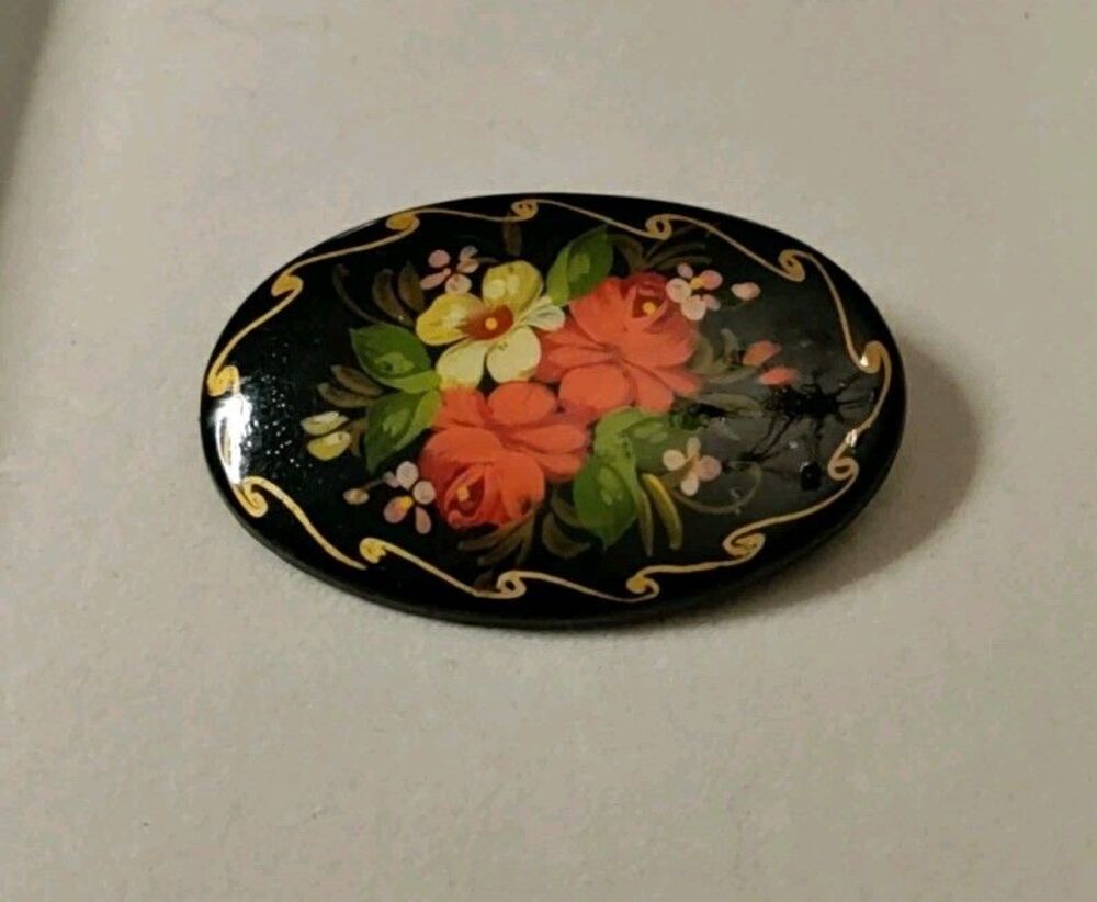 VINTAGE RUSSIAN OVAL FLORAL FLOWER BLACK LACQUER BROOCH PIN HAND PAINTED Signed